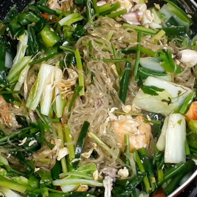 Step 4 Stir-fried vermicelli Seafood stir-fried vermicelli