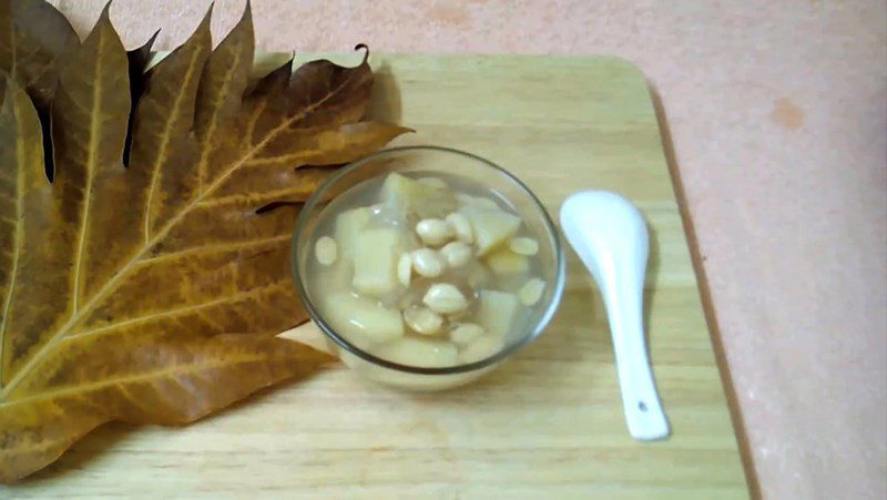 Sake pudding with peanuts