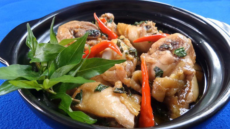 Braised Chicken with Vietnamese Pepperleaf