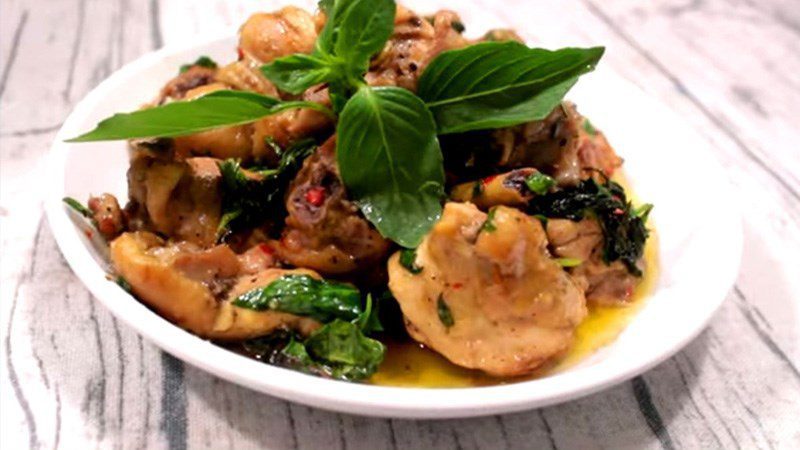 Braised chicken with basil leaves