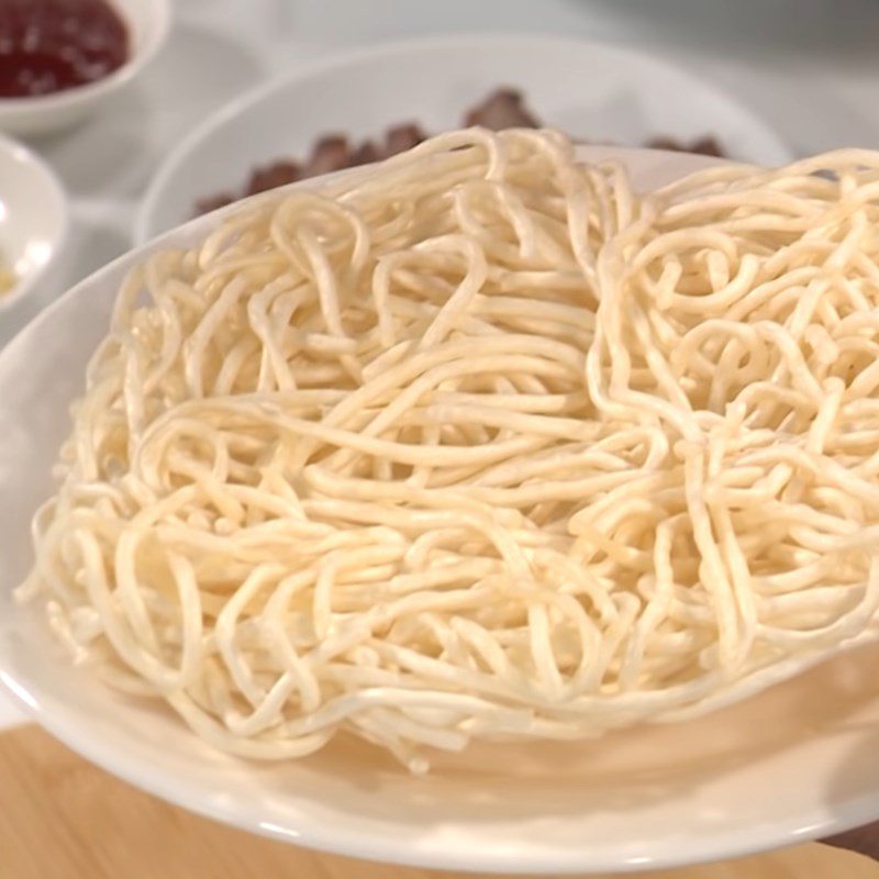 Step 2 Boil the noodles Stir-fried noodles with char siu