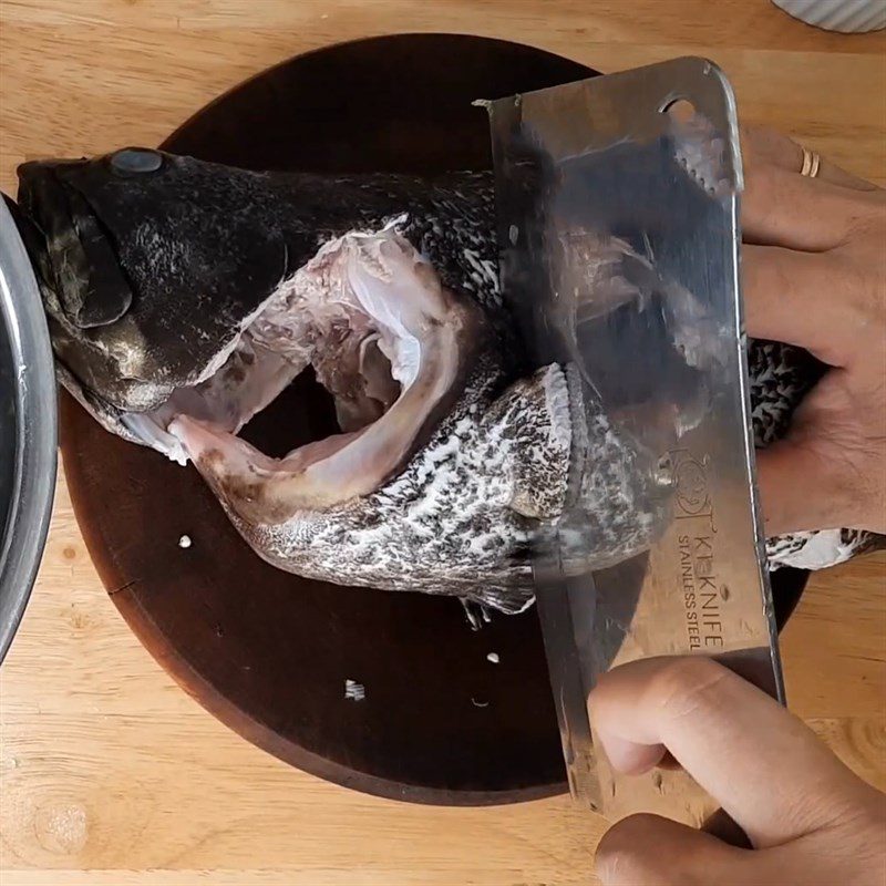 Step 1 Prepare the grouper Sour Soup with Grouper and Vegetable Flowers