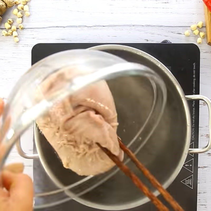 Step 2 Preparing pig stomach Stewed pig stomach with lotus seeds