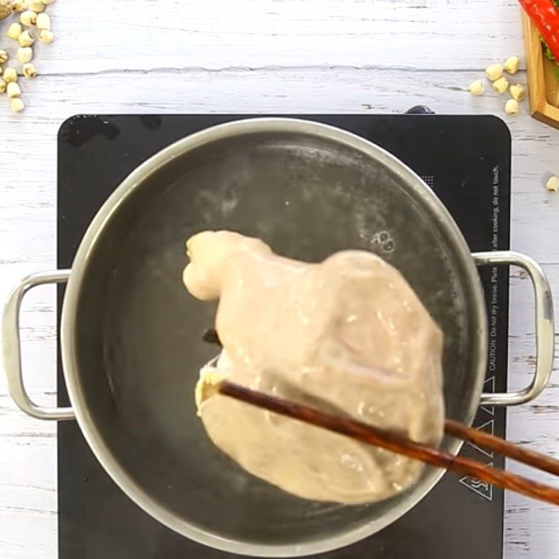 Step 2 Preparing pig stomach Stewed pig stomach with lotus seeds