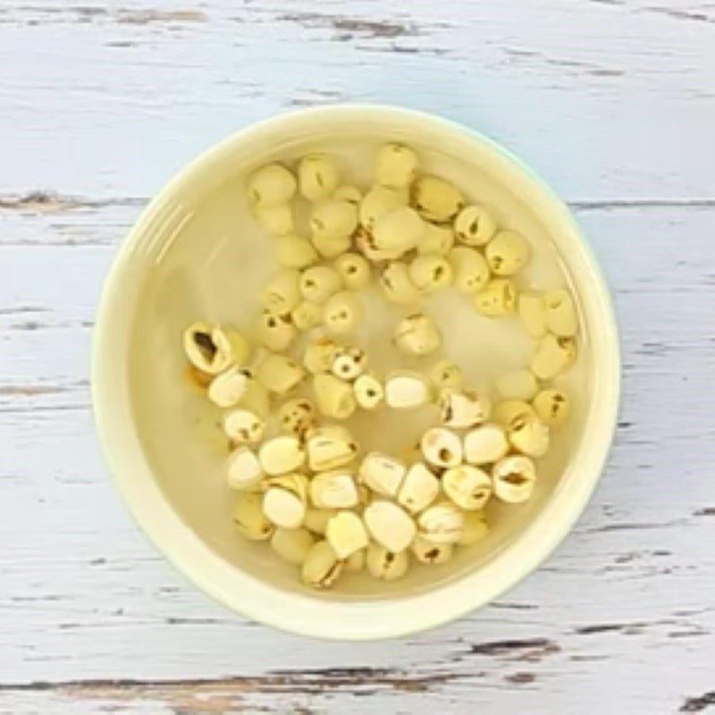 Step 1 Soak lotus seeds for Pork Stomach Stewed with Lotus Seeds