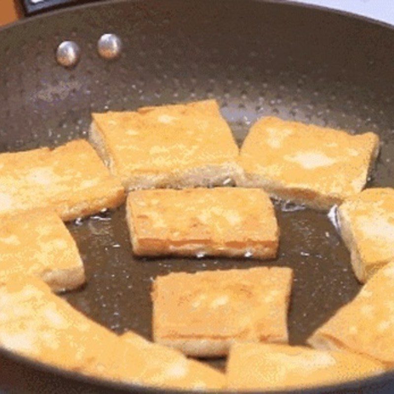 Step 3 Searing the rice noodles and frying the tofu for the seared vegetable pho