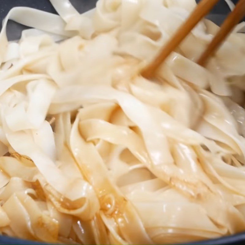 Step 4 Pan-fried Pho Vegetarian pan-fried Pho with mushrooms