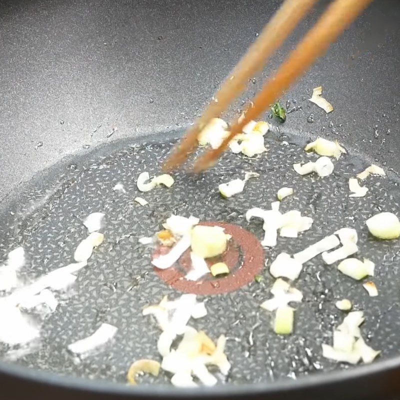 Step 4 Pan-fried Pho Vegetarian pan-fried Pho with mushrooms