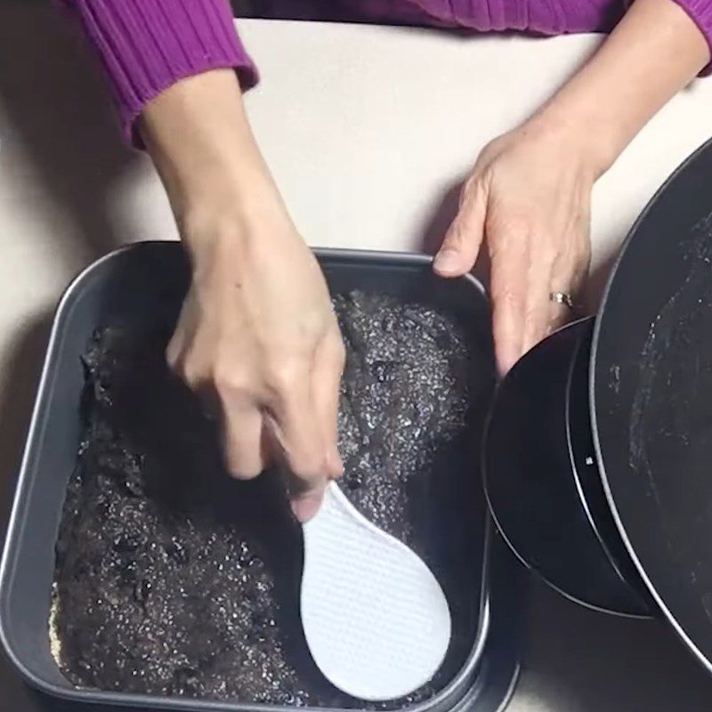 Step 4 Pressing the sticky rice Black bean sticky rice - ginger sticky rice