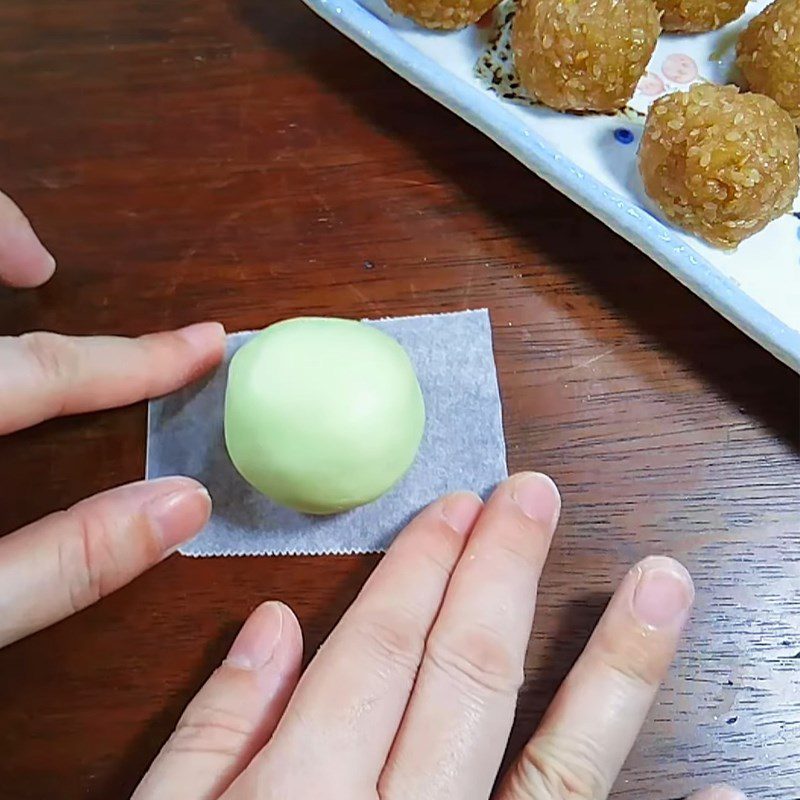 Step 4 Wrap the coconut filling Sweet sticky rice cake with mung bean and coconut filling