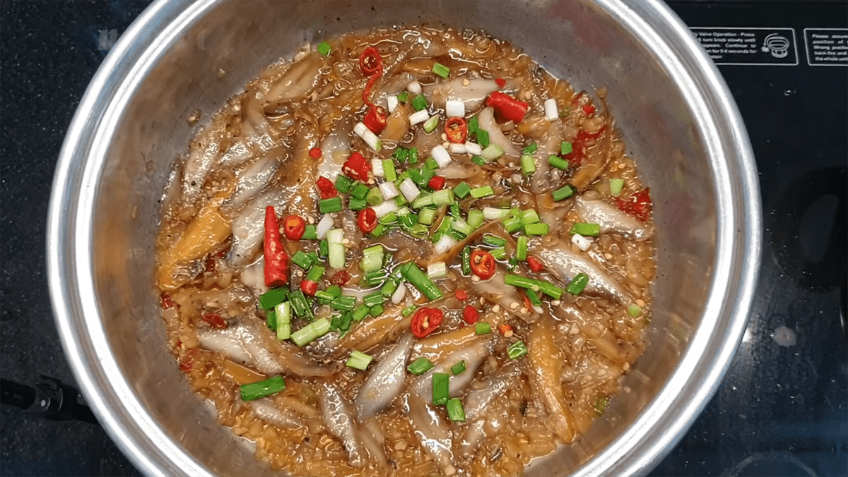 Braised flatfish with dipping sauce