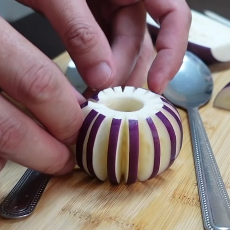 Step 2 How to cut eggplant into lantern shape Stuffed eggplant with tomato sauce