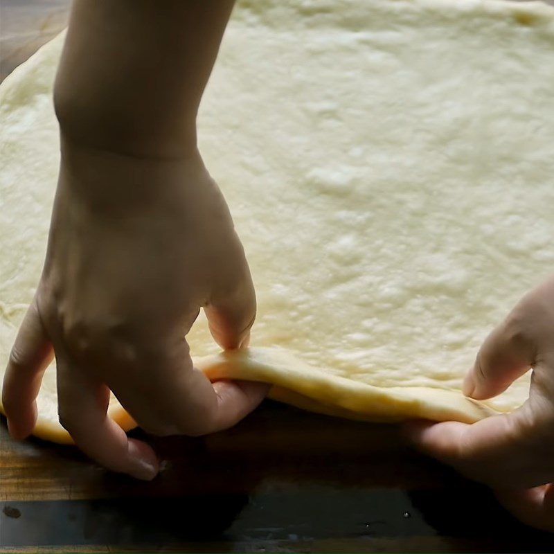 Step 3 Roll the dough and shape it Fried chocolate nutella donut