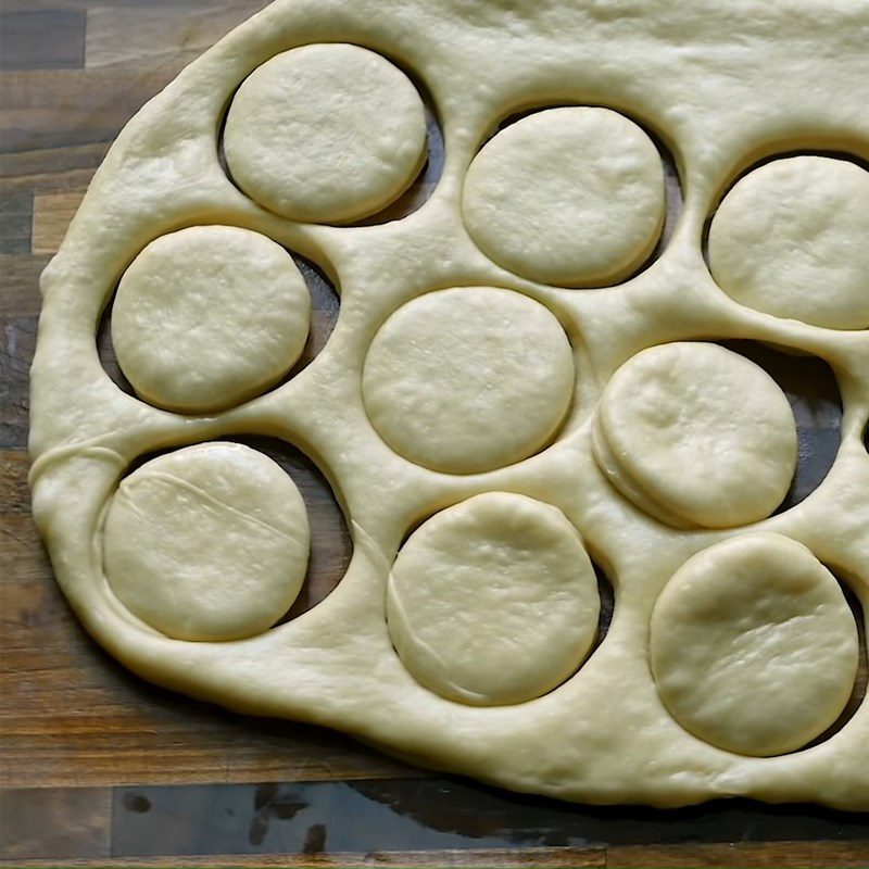 Step 3 Roll the dough and shape it Fried chocolate nutella donut