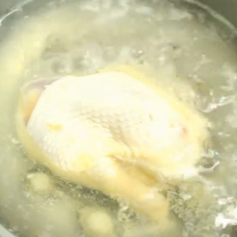 Step 2 Boil the ingredients for Abalone Chicken Scallop Soup