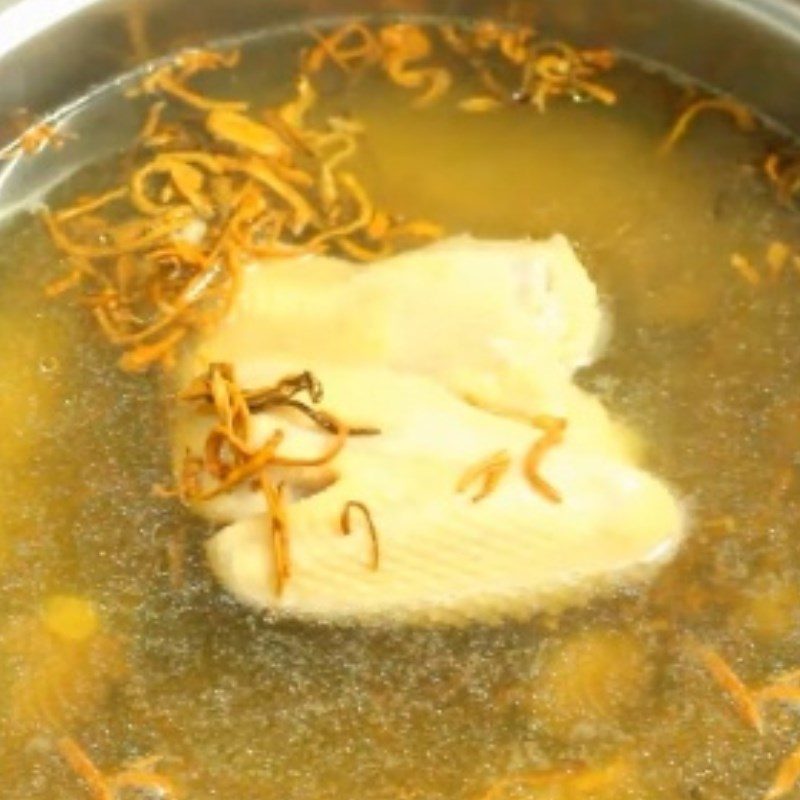 Step 2 Boil the ingredients for Abalone Chicken Scallop Soup