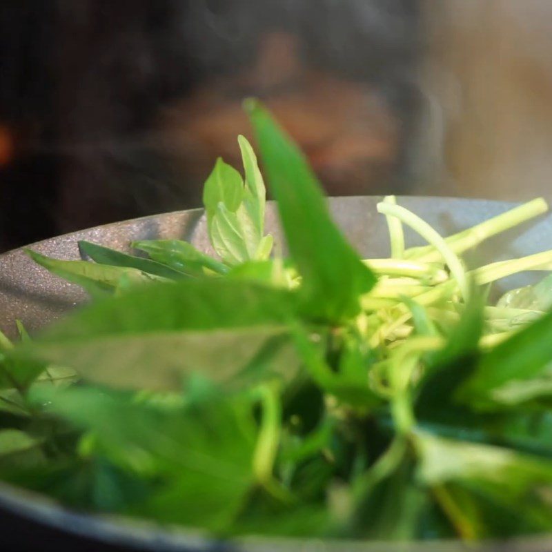 Step 2 Blanch the water spinach Stir-fried water spinach with fermented rice