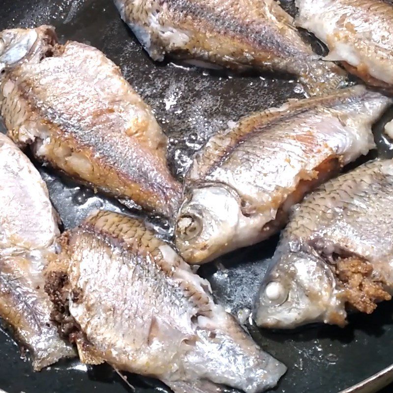 Step 2 Frying fish Crispy carp