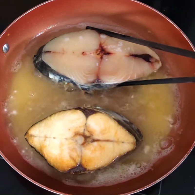 Step 3 Frying Fish Mackerel Stewed with Pepper