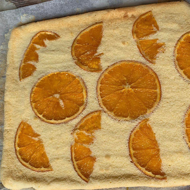 Step 5 Roll the cake Orange sponge cake (Recipe shared by user)