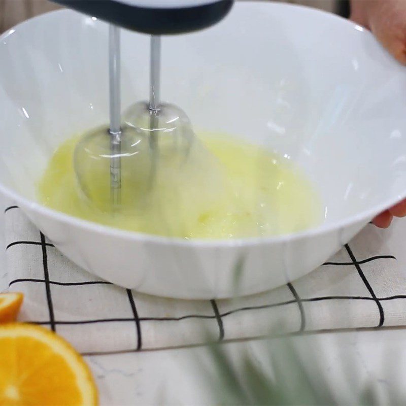 Step 4 Whipping the egg whites Orange chiffon cake