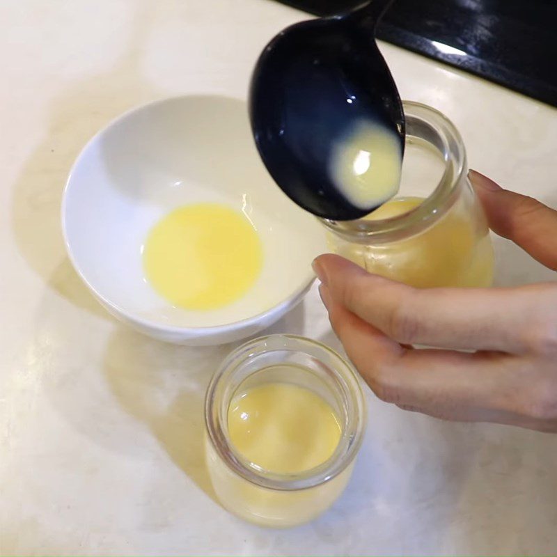 Step 3 Pouring the Flan mold Flan cake for baby weaning from breast milk