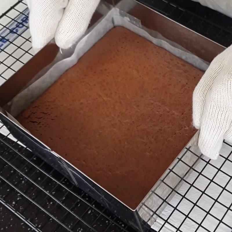 Step 5 Pour into the mold and bake the chocolate mousse cake