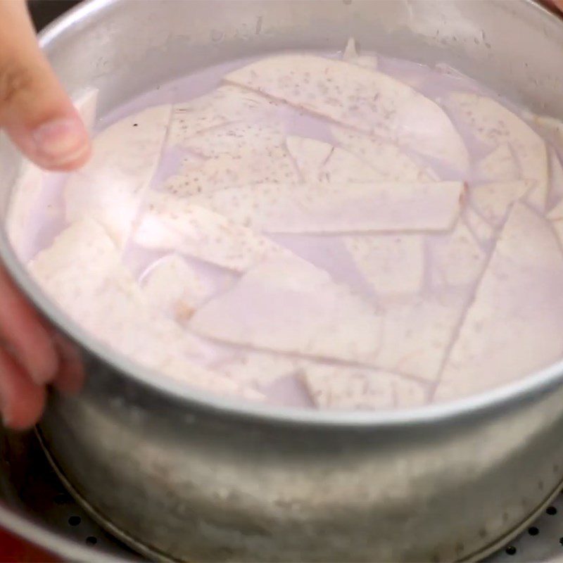 Step 3 Steaming the purple mixture Taro cake steamed with coconut milk