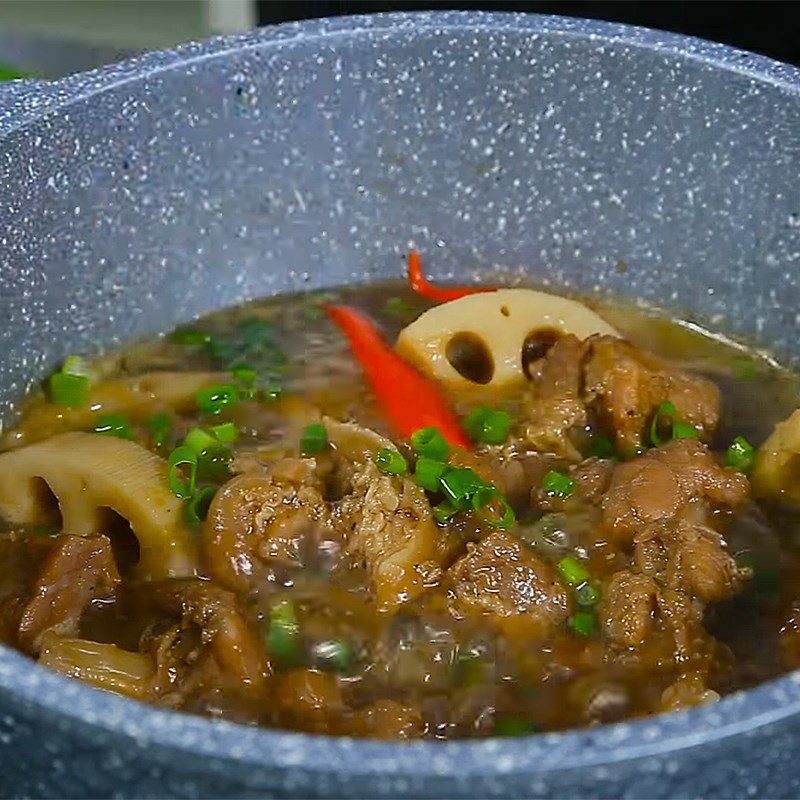 Step 4 Simmer the lotus root Lotus root soup with pork leg