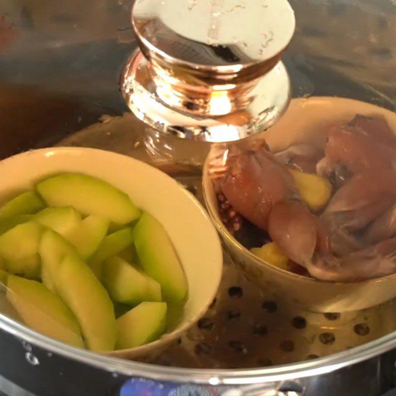 Step 3 Steaming the ingredients for Frog Porridge with Green Pumpkin