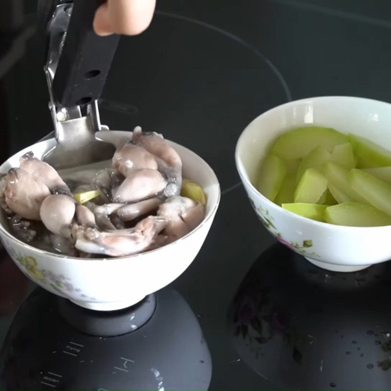 Step 3 Steaming the ingredients for Frog Porridge with Green Pumpkin