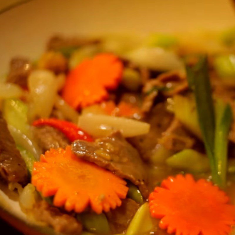 Step 6 Completion Stir-fried jellyfish with celery and beef