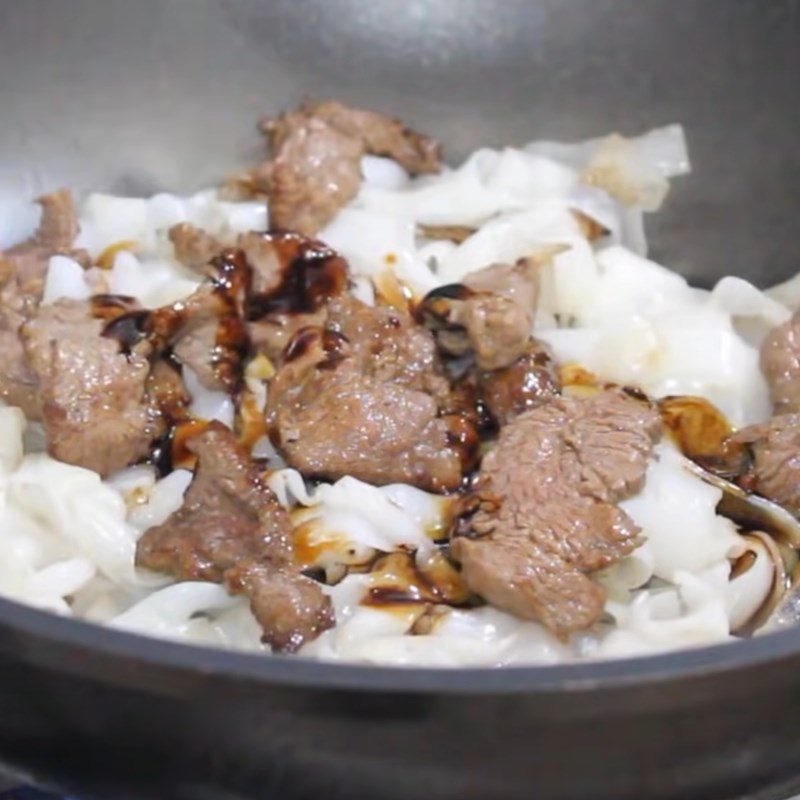 Step 6 Completing the dish for grilled beef pho