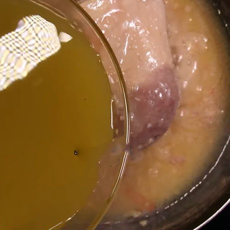 Step 4 Braised pork stomach - pork stomach braised in sugarcane juice