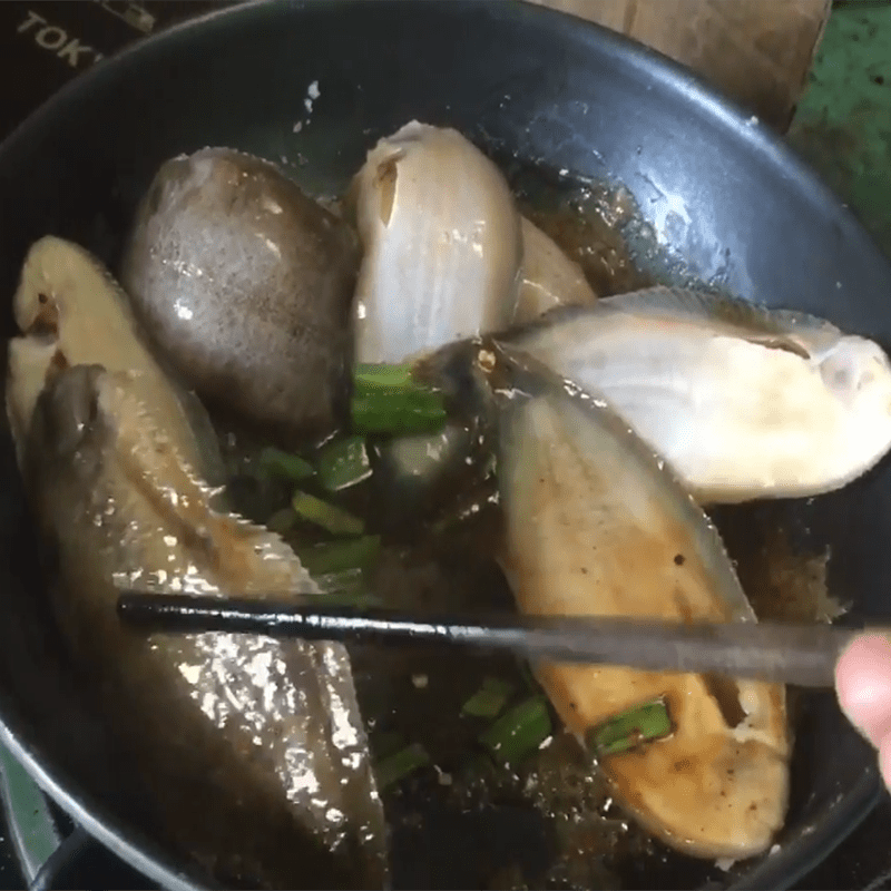 Step 3 Braise the Fish for Braised Flounder with Pepper