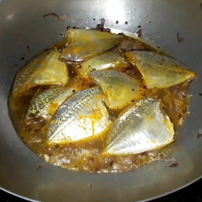 Step 3 Braised fish with turmeric