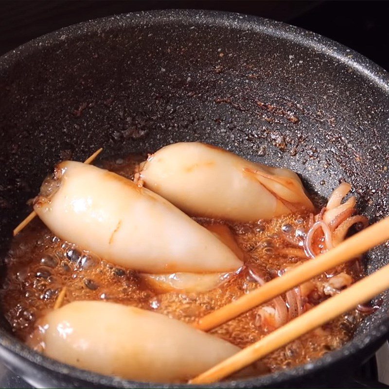 Step 4 Cooking squid Squid stuffed with meat simmered in coconut water