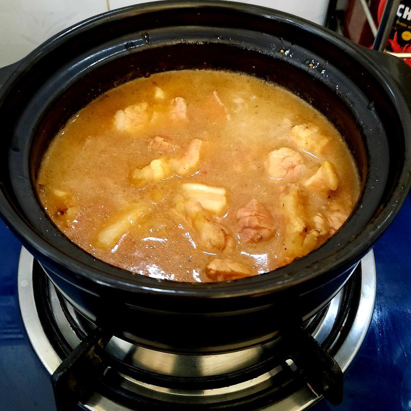 Step 3 Braised Pork with Pineapple Braised Pork with Pineapple (fragrant)