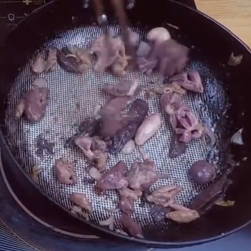 Step 3 Stir-fried chicken gizzards with enoki mushrooms Chicken gizzards stir-fried with enoki mushrooms