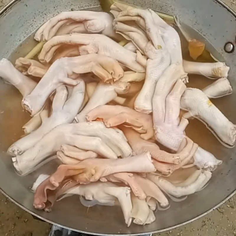 Step 2 Boil duck feet Duck feet stewed with coconut milk