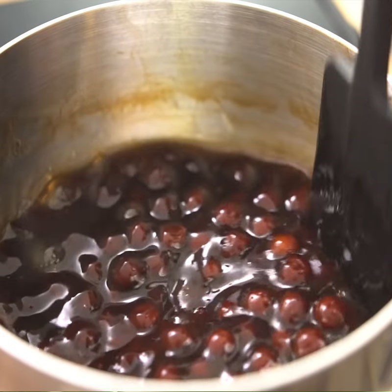 Step 5 Boiling black pearls Chocolate pancake with pearl cream