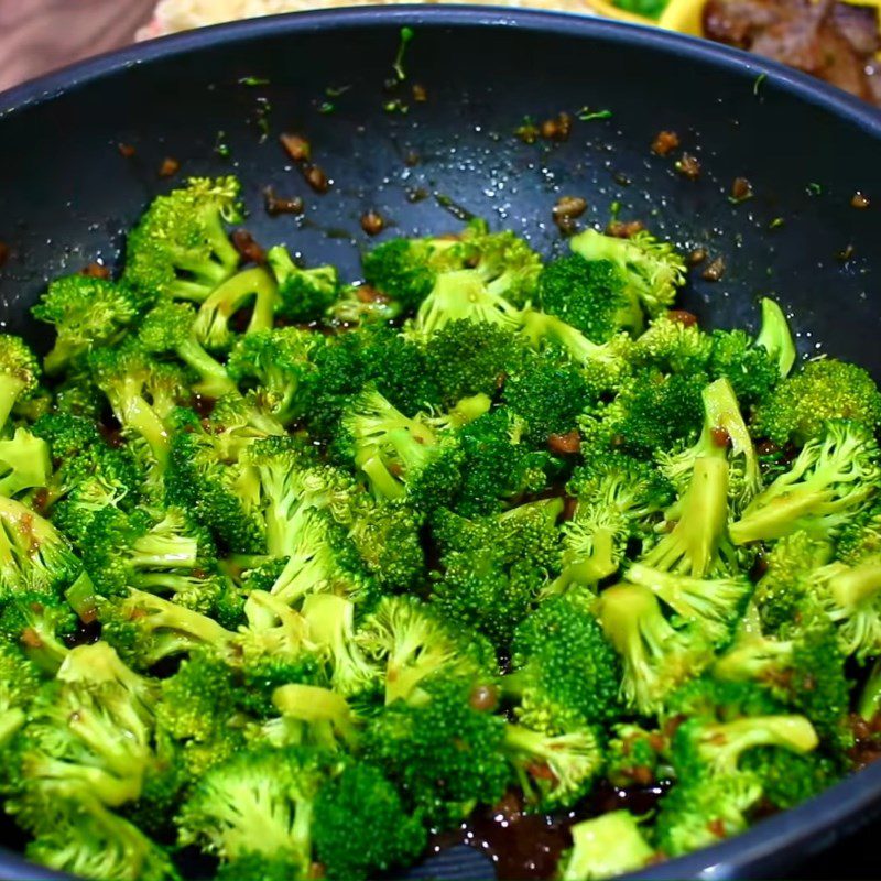 Step 3 Stir-fry beef and broccoli Beef stir-fried with broccoli