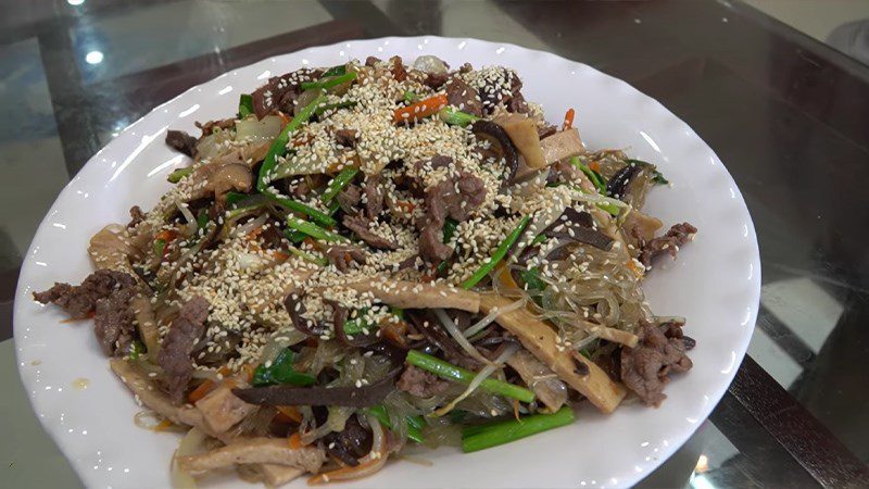 Stir-fried vermicelli with beef