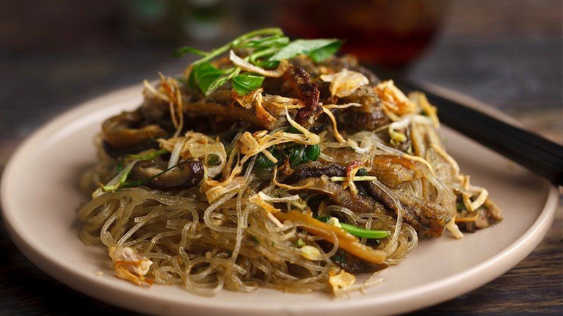 Stir-fried vermicelli with eel