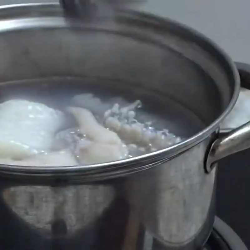 Step 2 Blanch the squid Stir-Fried Squid with Pepper