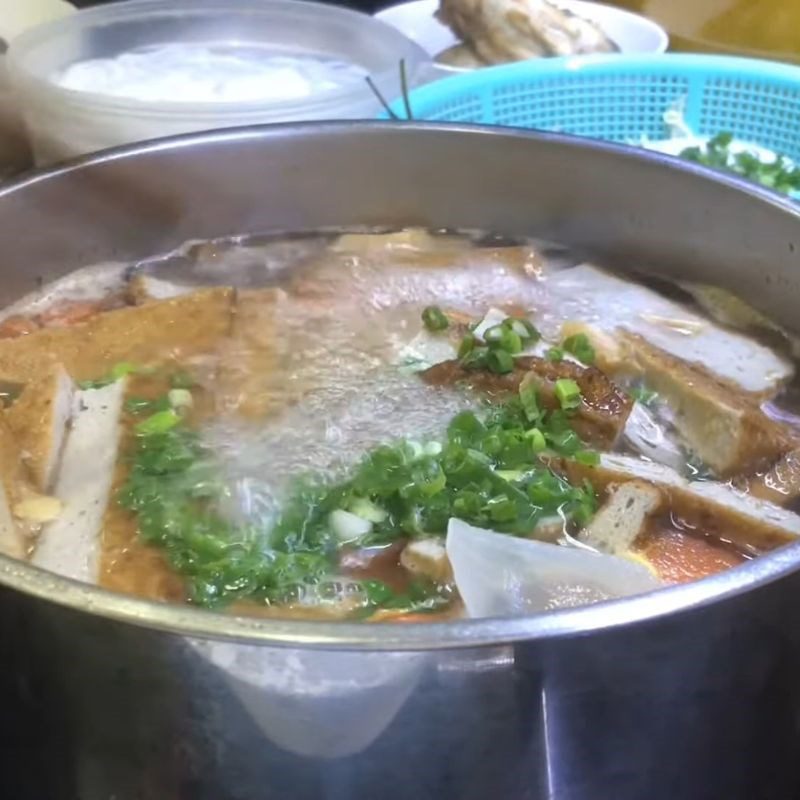 Step 4 Cook the noodle soup Mackerel fish cake soup