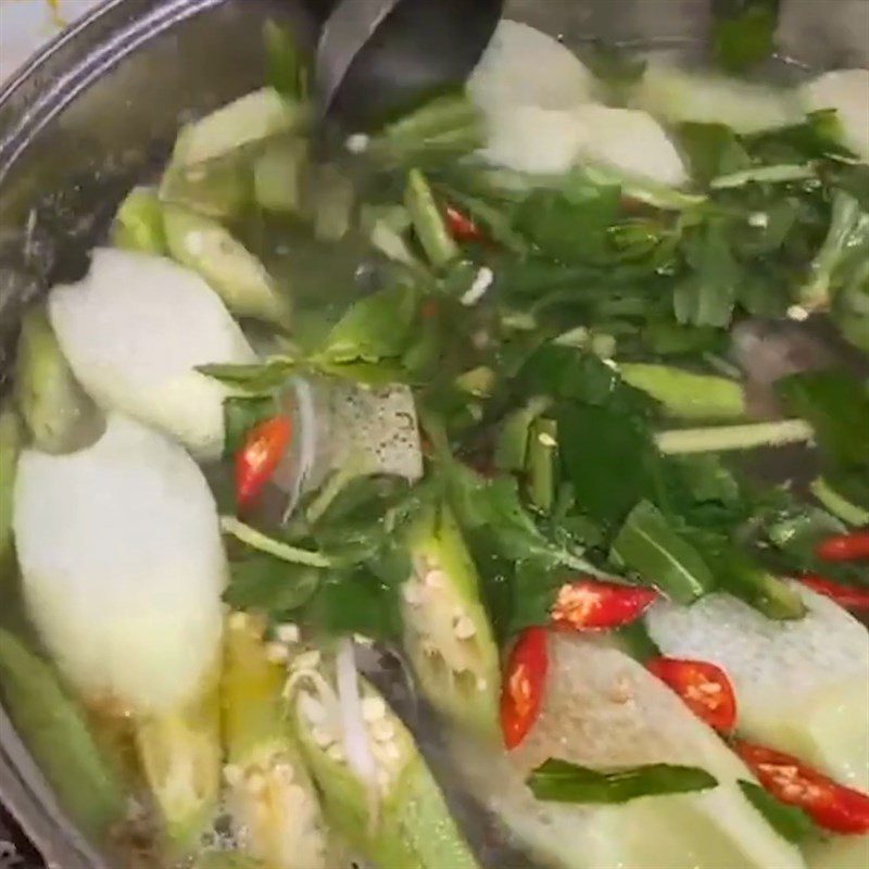 Step 5 Cooking grouper sour soup with shredded gourd