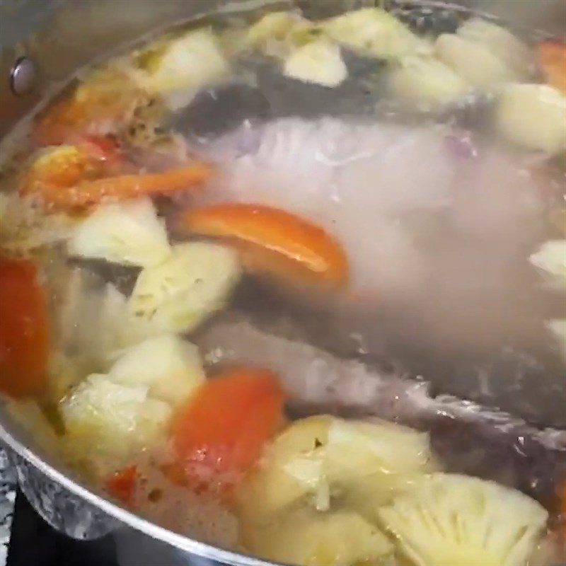 Step 5 Cook the soup Grouper cooked with sour soup with sliced bamboo