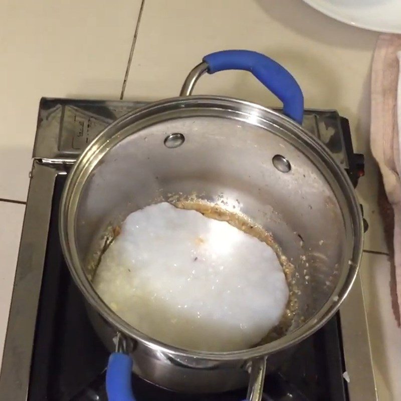 Step 3 Cook the porridge Salmon porridge with beetroot