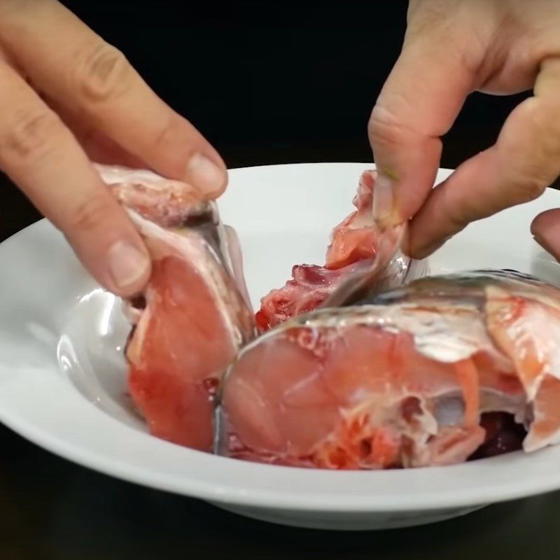 Step 3 Cooking fish head for sour fish soup Northern style